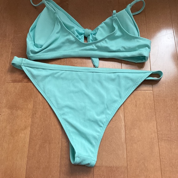 Swim suit never worn - Picture 2 of 2